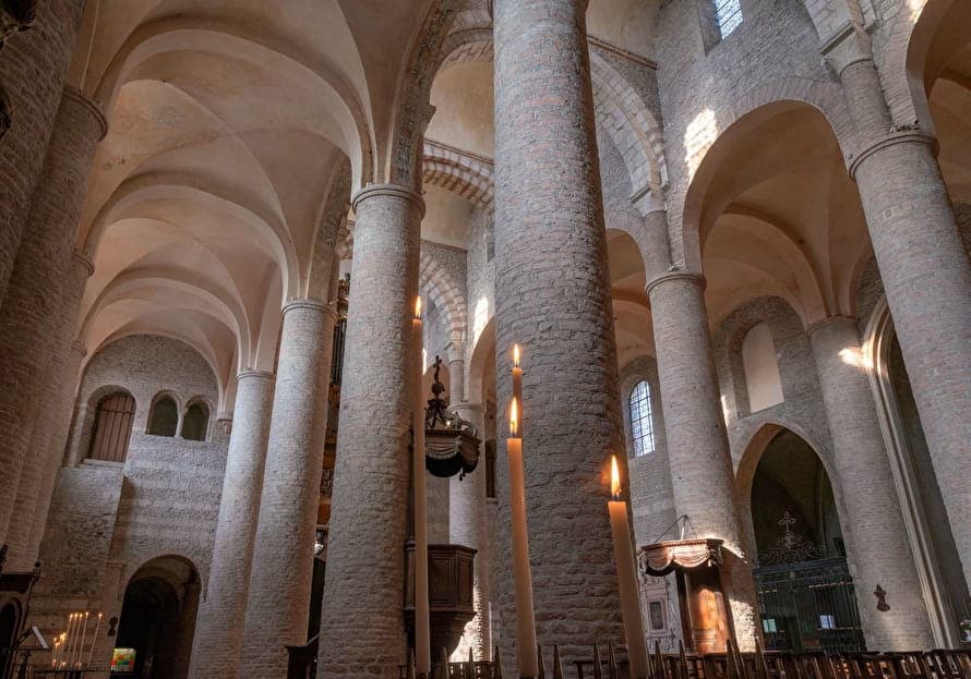 Intérieur d'une cathédrale médiévale